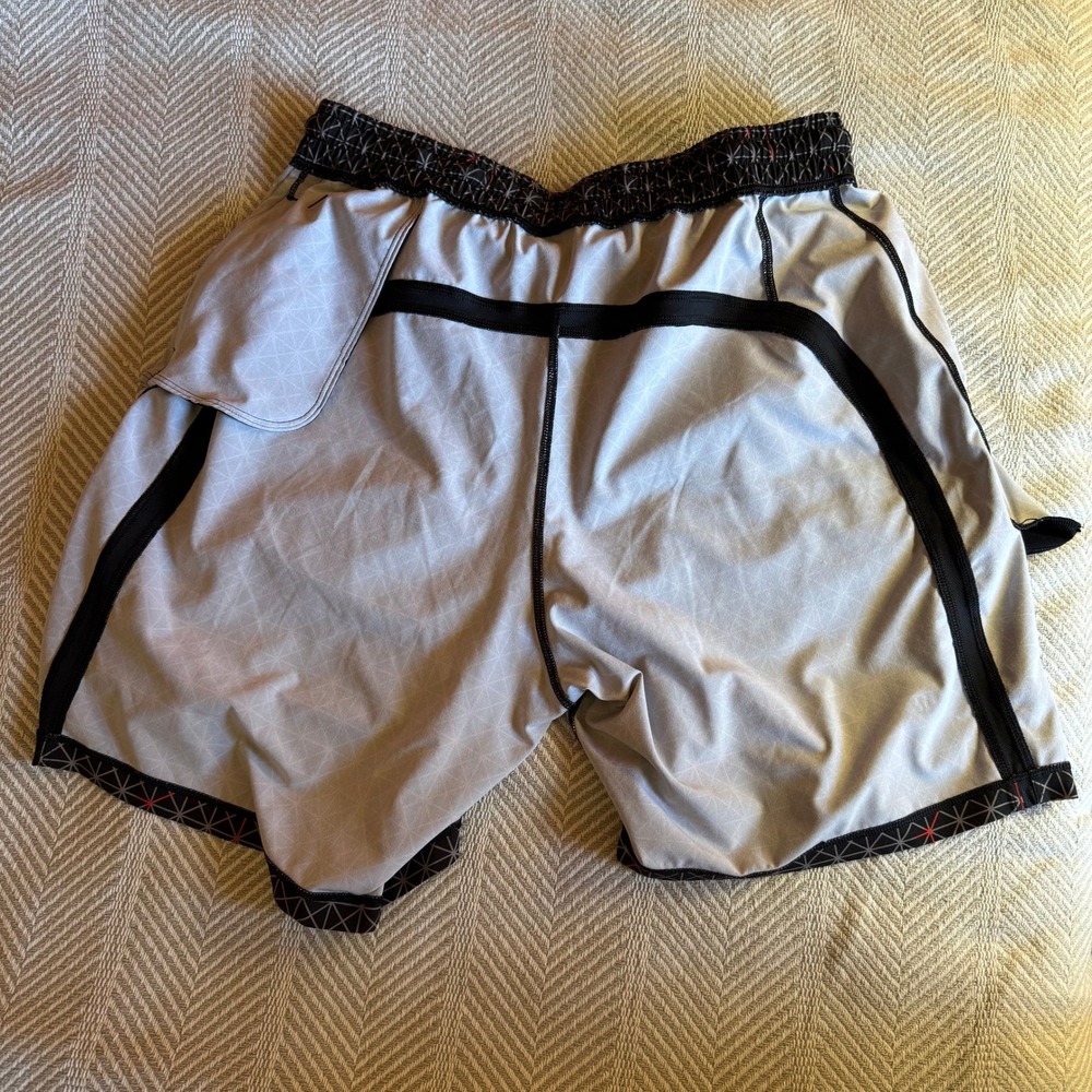 Lululemon Pace Breaker Linerless Shorts Mens Medium Black Orange Geometric 7" - Picture 5 of 9
